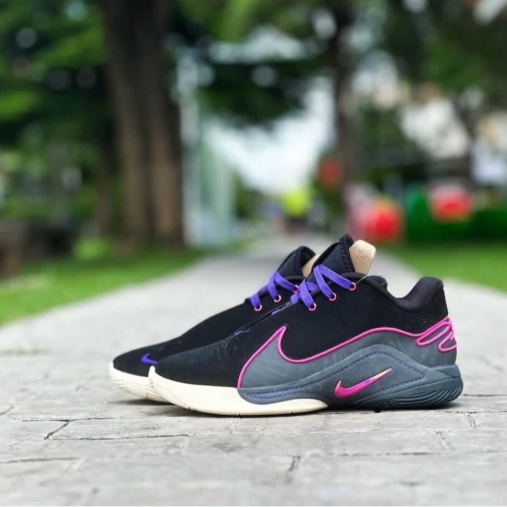 Nike Black and Pink Men's Sneakers